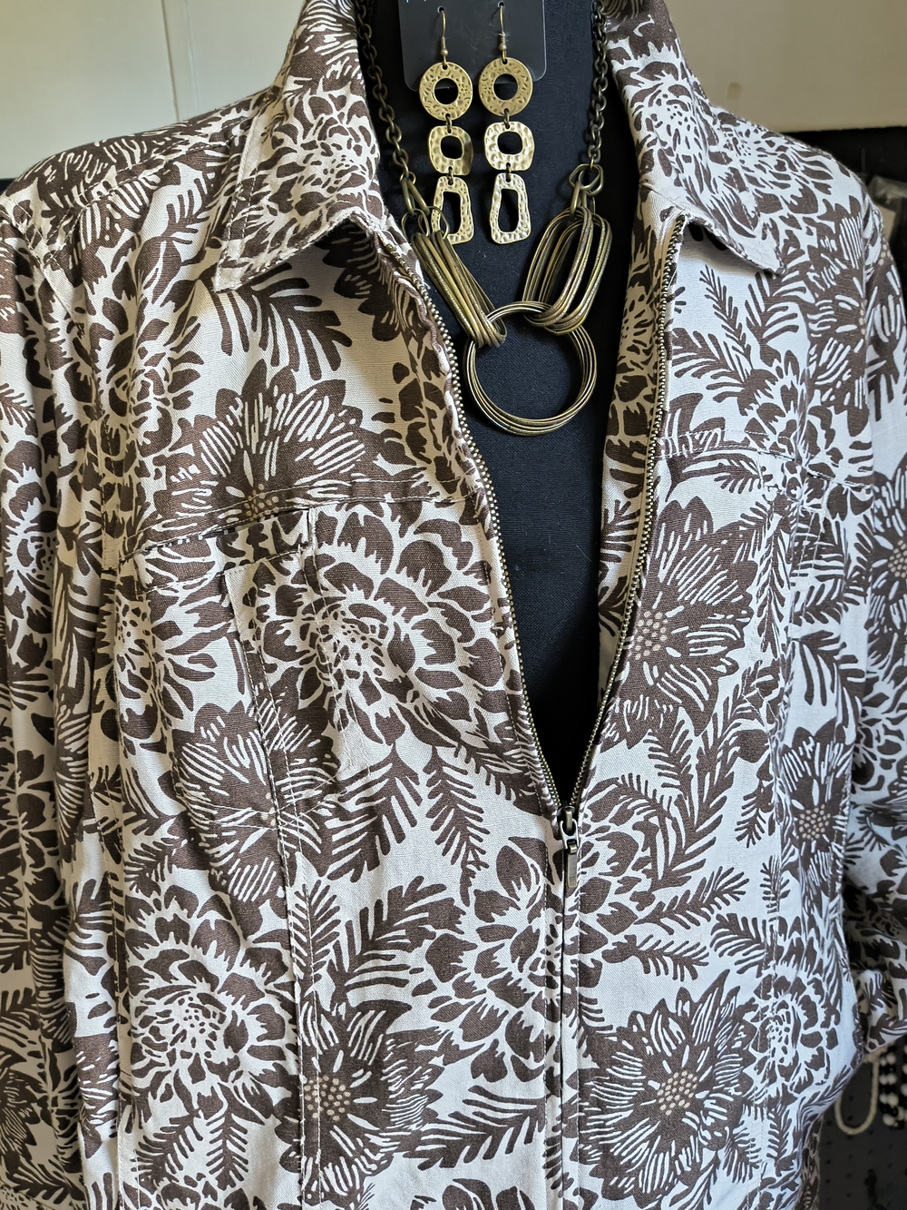 Croft And Barrow Brown /Cream  Lightweight Unlined Zip Front Jacket And Jewelry